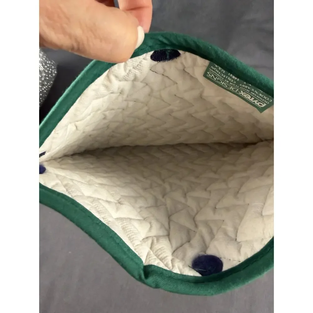 Pyrex Cook n Carry - Christmas Quilted Casserole Cozy - Fits 3qt Oblong